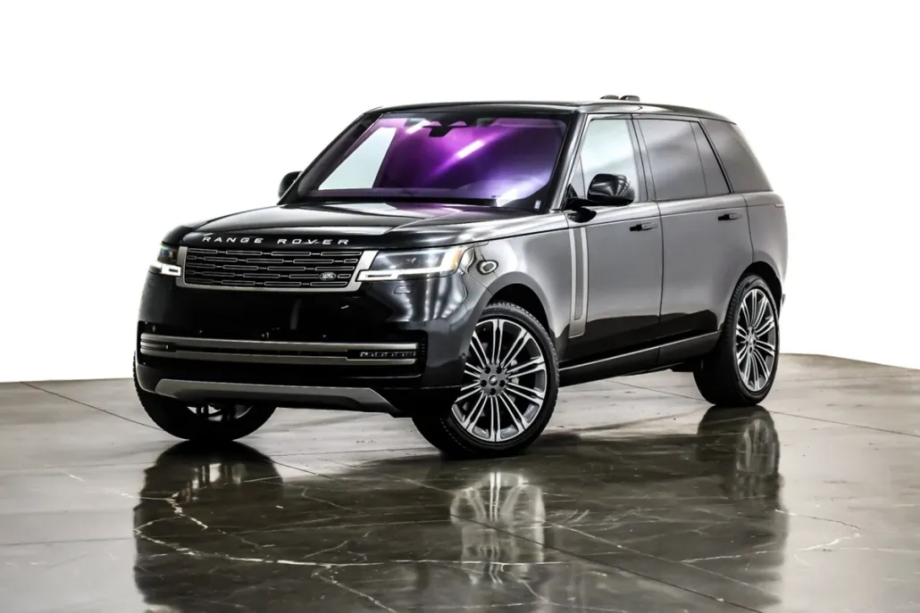 2023 Land Rover Range Rover SE photo 1