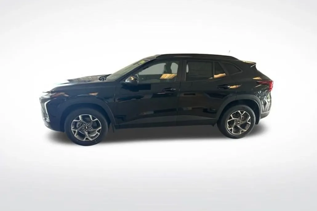 2025 Chevrolet Trax LT photo 1