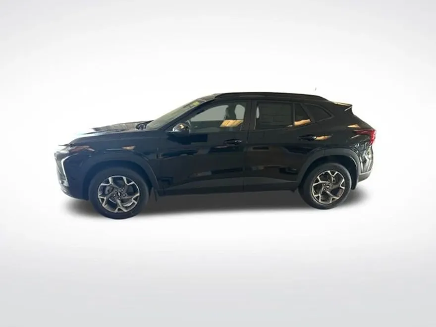 2025 Chevrolet Trax LT photo 1