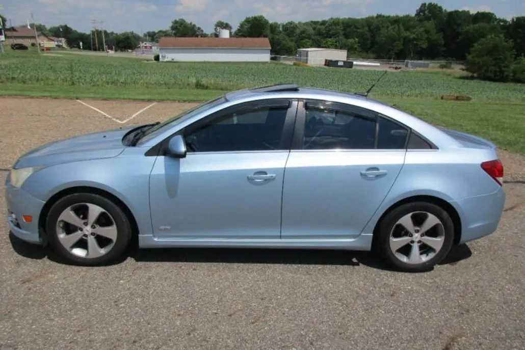 2011 Chevrolet Cruze LT photo 1