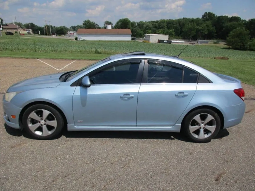 2011 Chevrolet Cruze LT photo 1