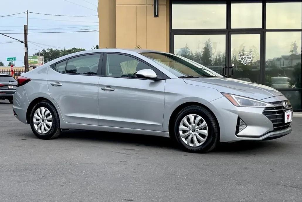 2020 Hyundai Elantra SE photo 1