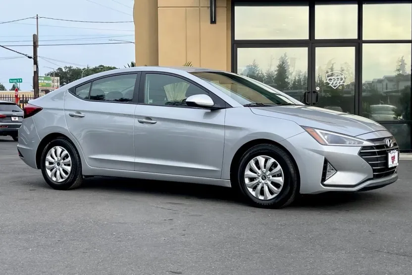 2020 Hyundai Elantra SE photo 1