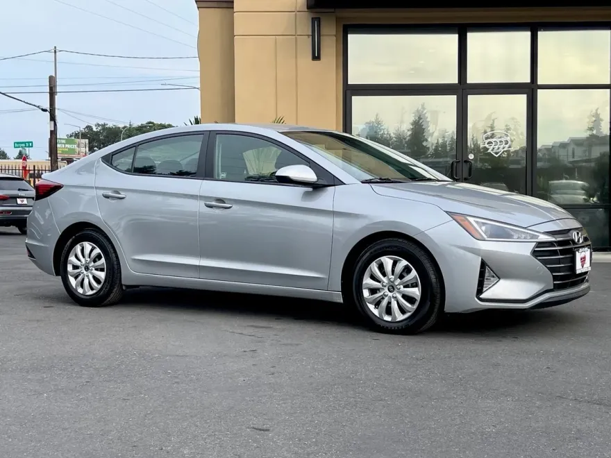 2020 Hyundai Elantra SE photo 1