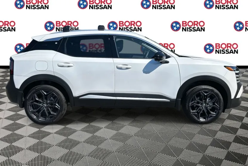 2026 Nissan Kicks SR photo 1