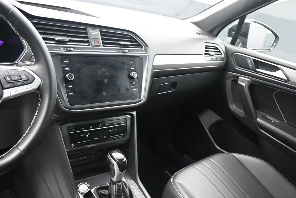 2023 Volkswagen Tiguan SE R-Line Black photo 1