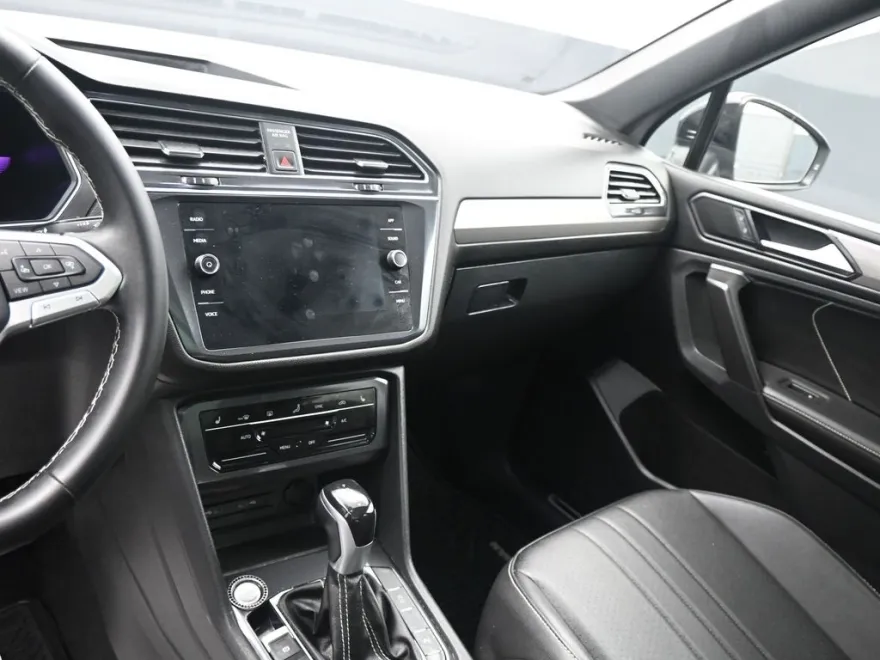 2023 Volkswagen Tiguan SE R-Line Black photo 1