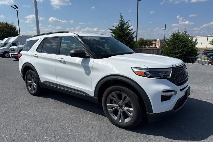 2021 Ford Explorer XLT photo 1