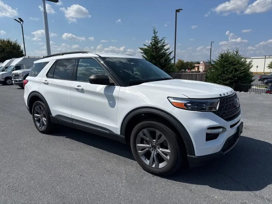 2021 Ford Explorer XLT photo 1