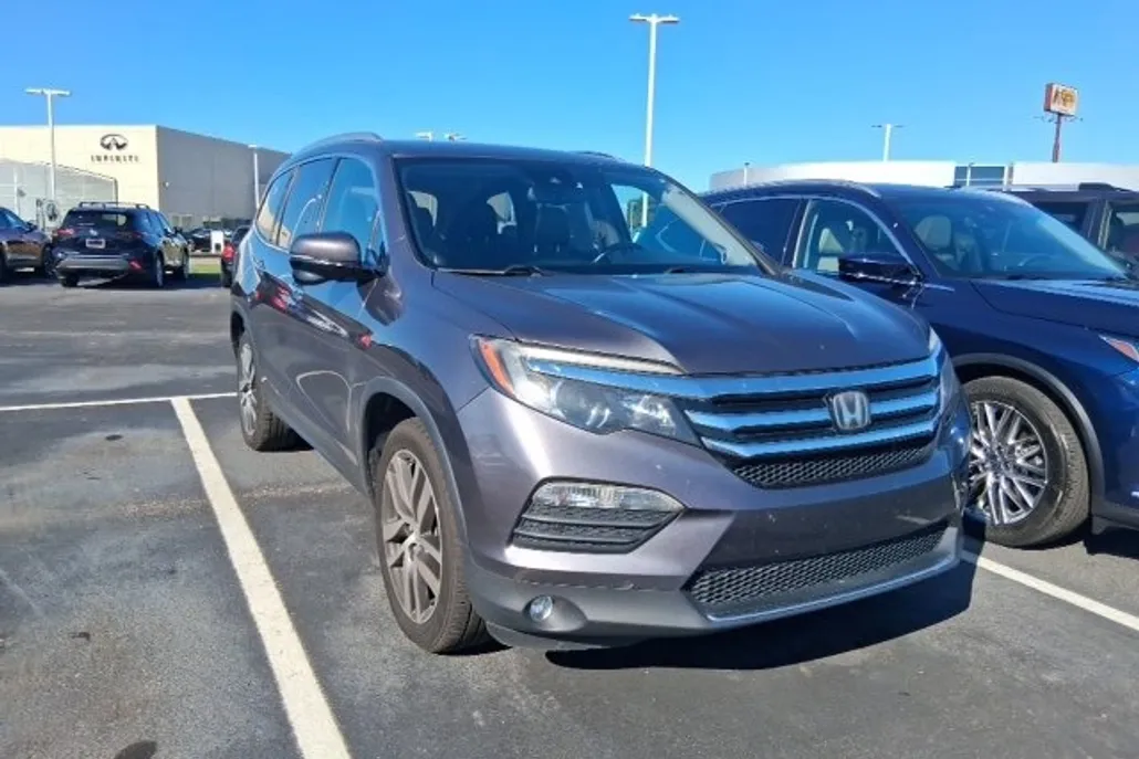 2017 Honda Pilot Touring photo 1