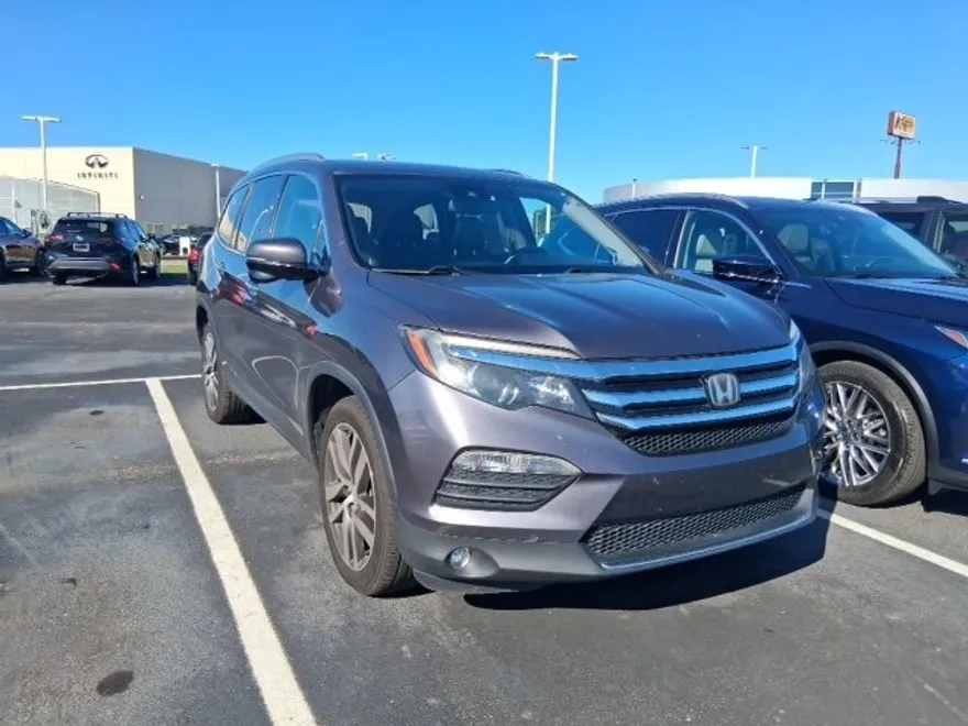 2017 Honda Pilot Touring photo 1