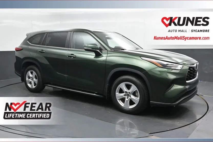2023 Toyota Highlander L photo 1