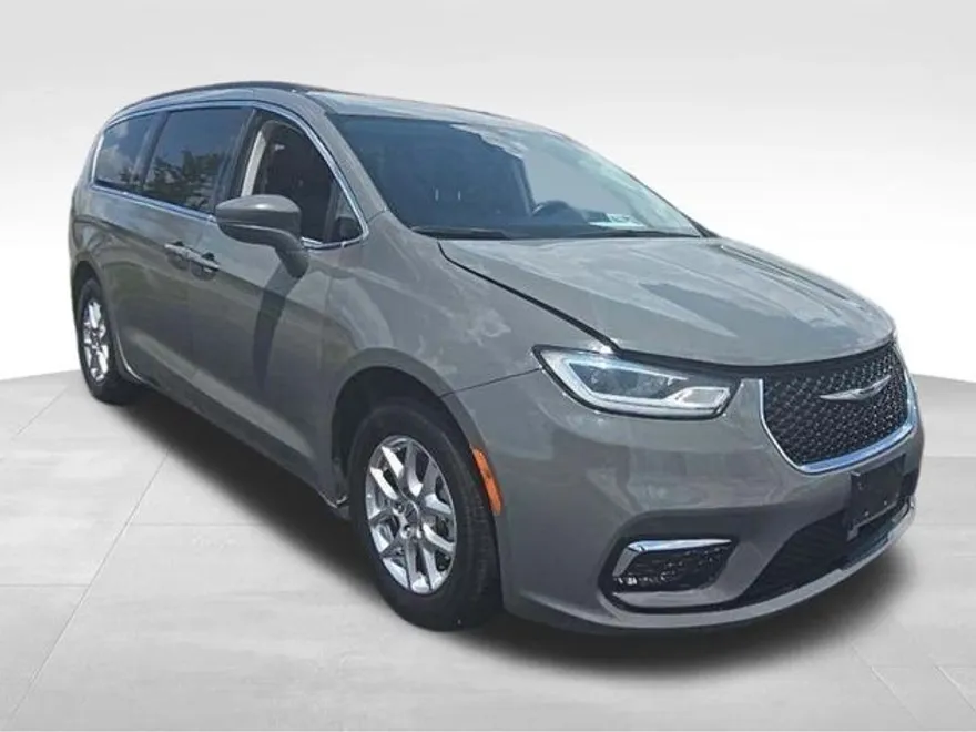2022 Chrysler Pacifica Touring L photo 1