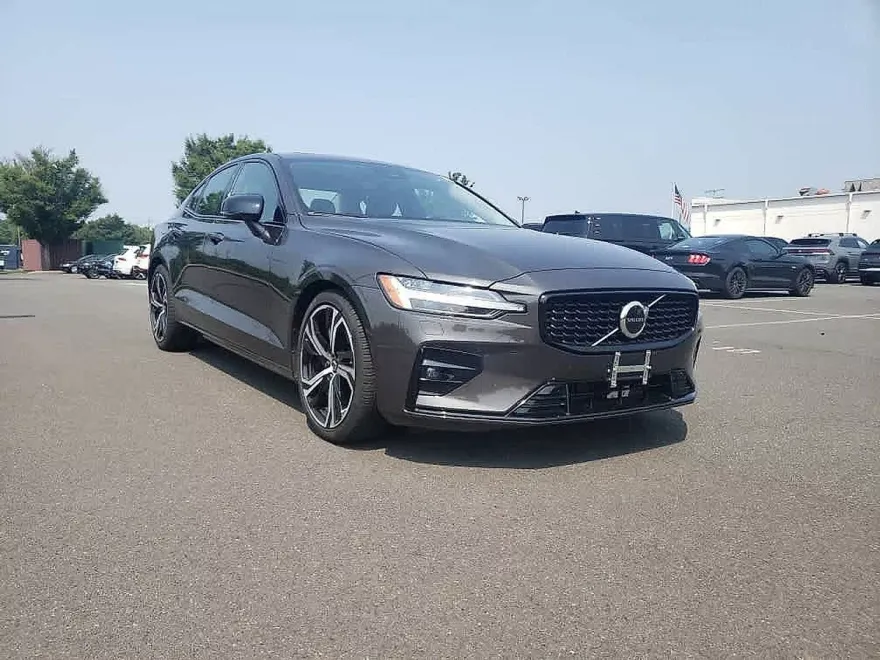 2025 Volvo S60 B5 Core photo 1