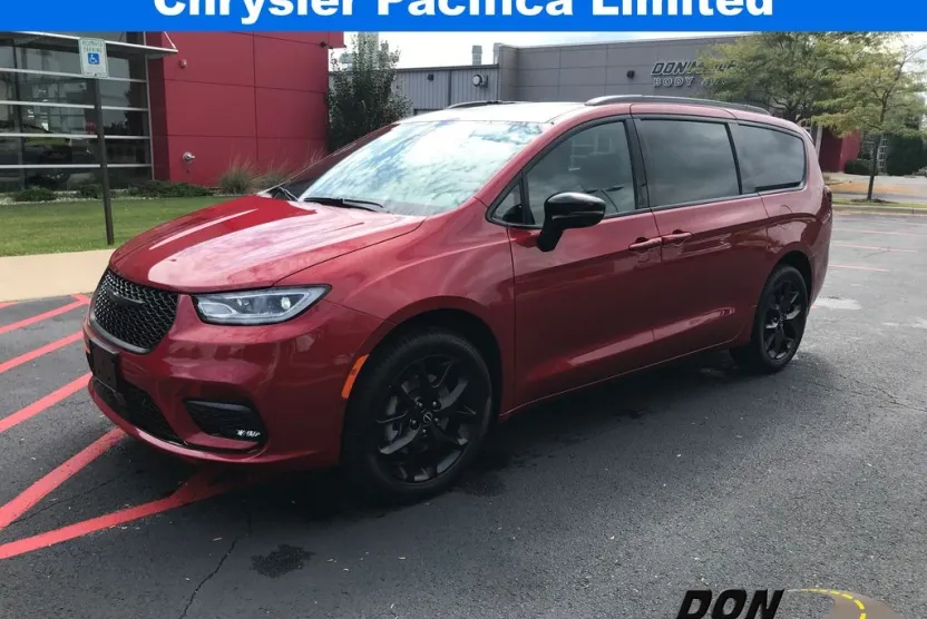 2026 Chrysler Pacifica Limited photo 1