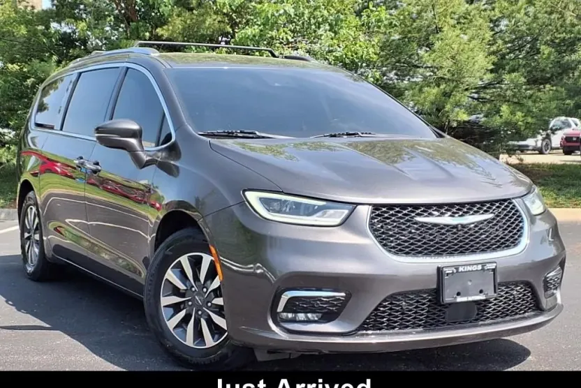 2021 Chrysler Pacifica Hybrid Touring L photo 1