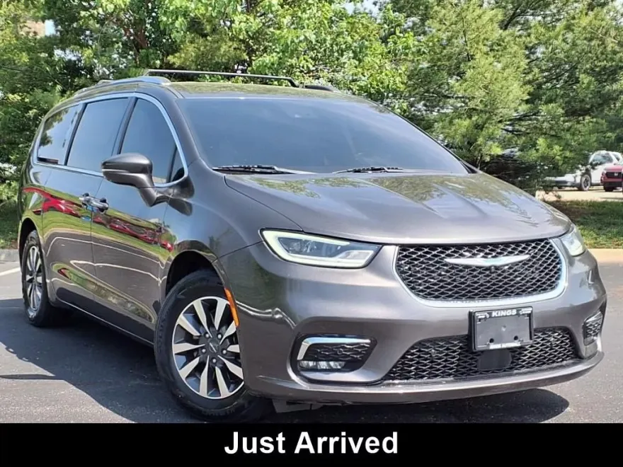 2021 Chrysler Pacifica Hybrid Touring L photo 1