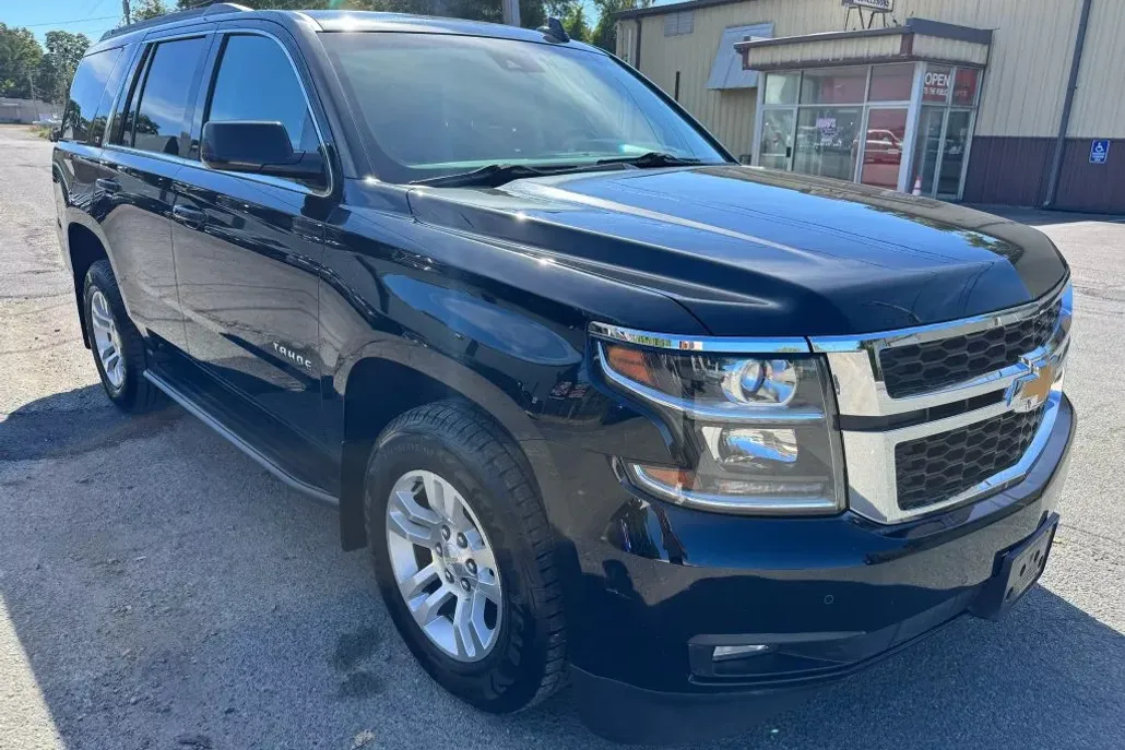 2016 Chevrolet Tahoe LT photo 1