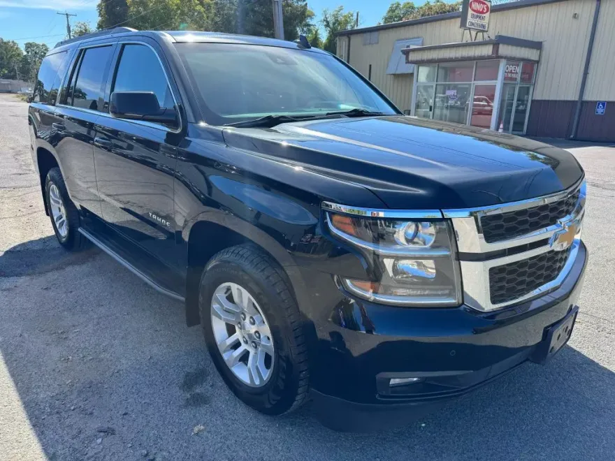 2016 Chevrolet Tahoe LT photo 1