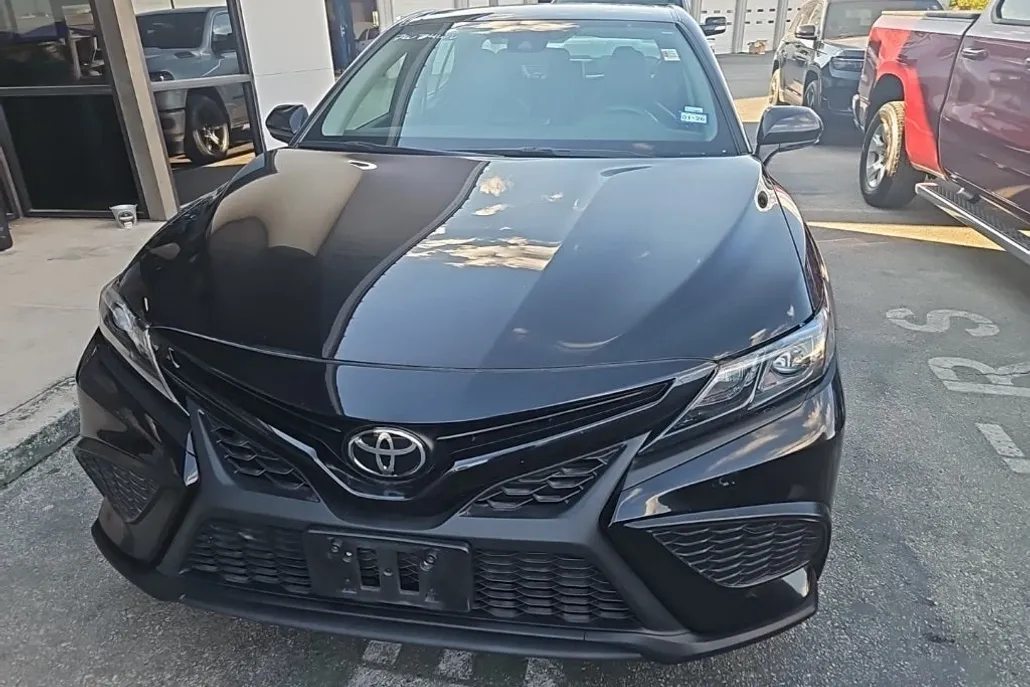 2024 Toyota Camry SE photo 1