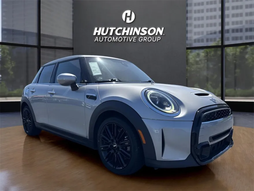 2024 Mini Cooper 4 Door Hardtop Signature photo 1
