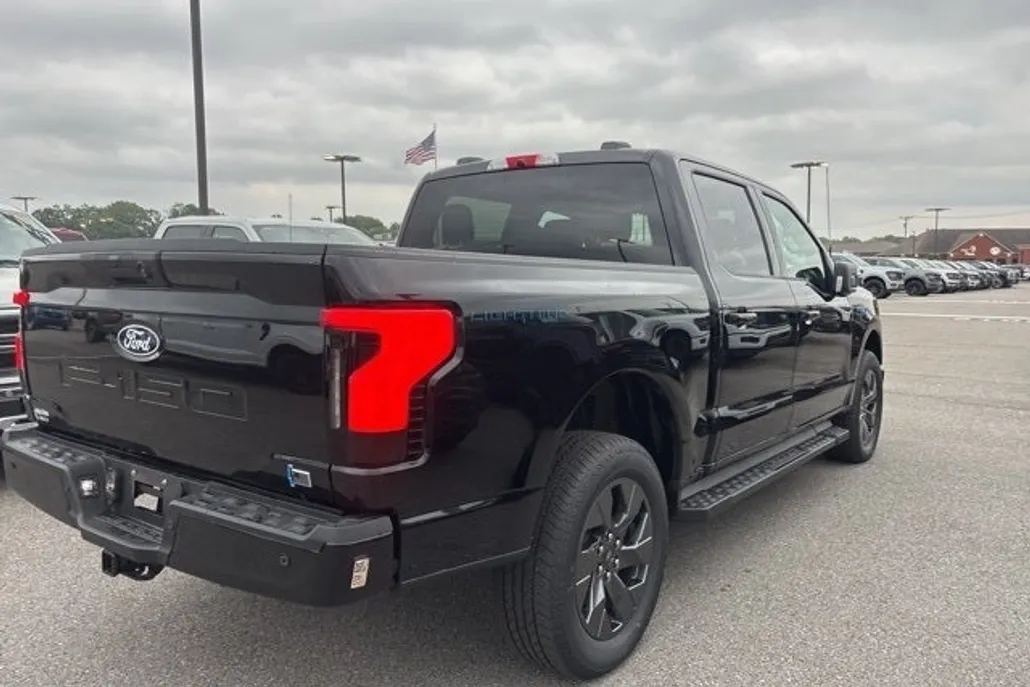 2025 Ford F-150 Lightning photo 1
