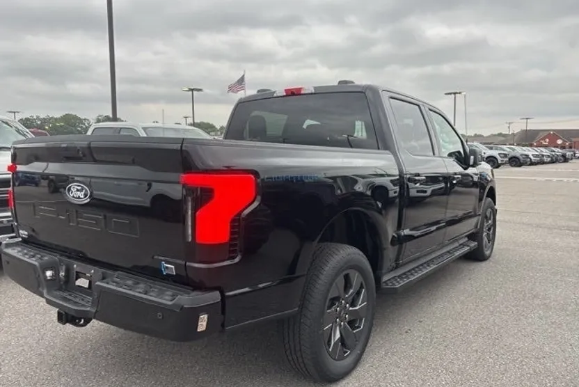 2025 Ford F-150 Lightning photo 1