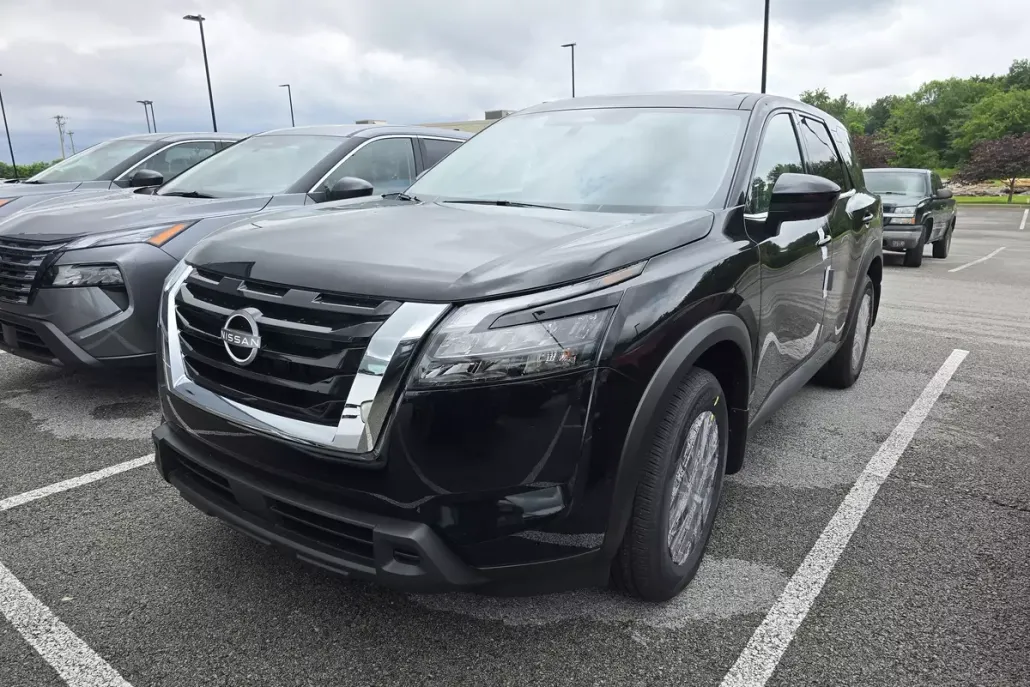 2025 Nissan Pathfinder S photo 1
