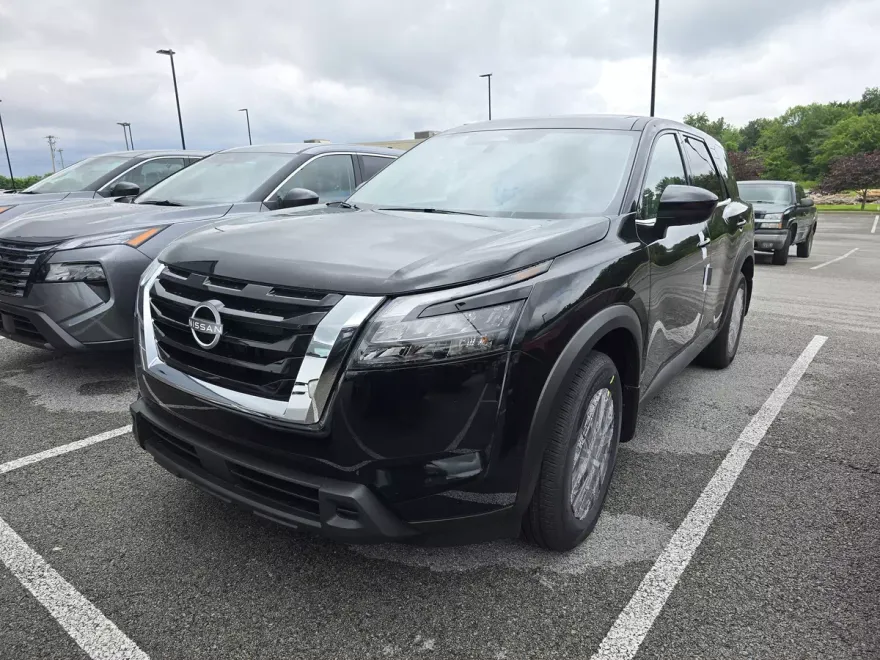 2025 Nissan Pathfinder S photo 1