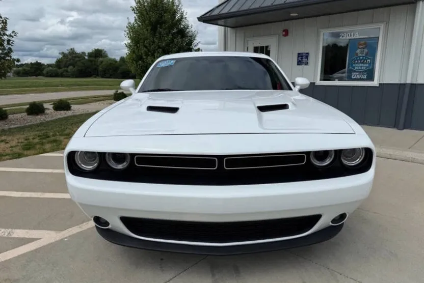 2016 Dodge Challenger R/T Plus photo 1
