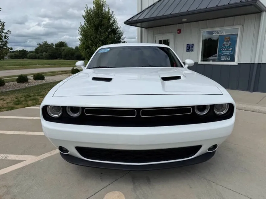 2016 Dodge Challenger R/T Plus photo 1