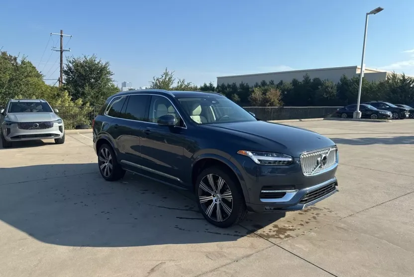 2024 Volvo XC90 Plus photo 1