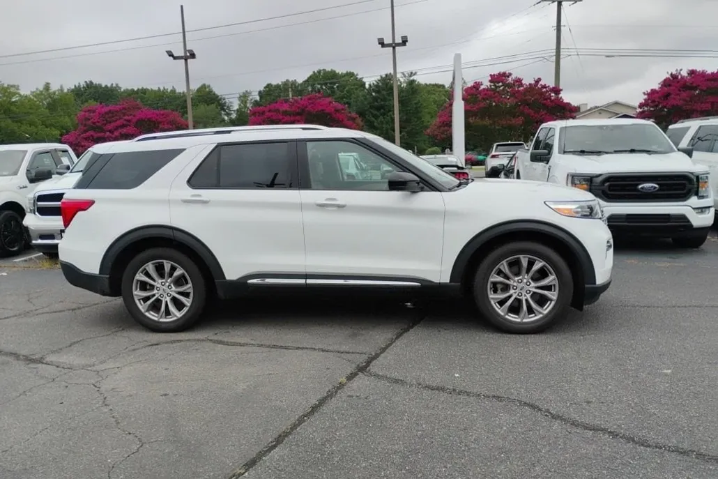 2023 Ford Explorer Limited photo 1