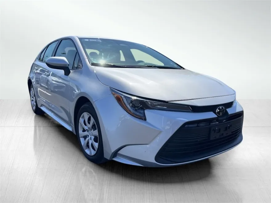 2024 Toyota Corolla LE photo 1