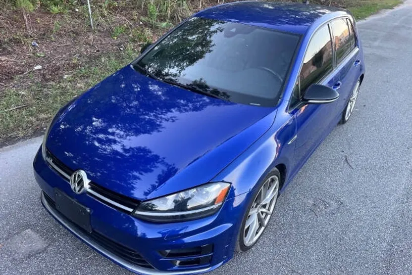2017 Volkswagen Golf R 4Motion photo 1