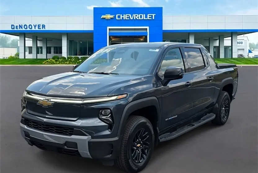 2025 Chevrolet Silverado EV photo 1