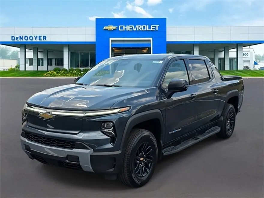 2025 Chevrolet Silverado EV photo 1