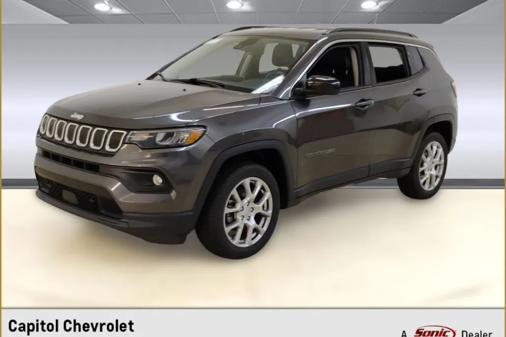 2022 Jeep Compass Latitude Lux photo 1