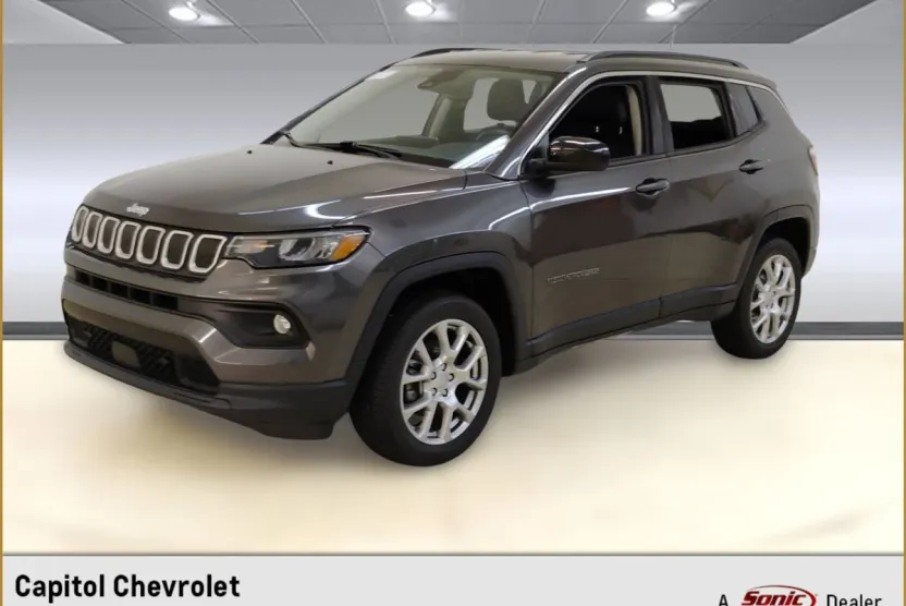 2022 Jeep Compass Latitude Lux photo 1