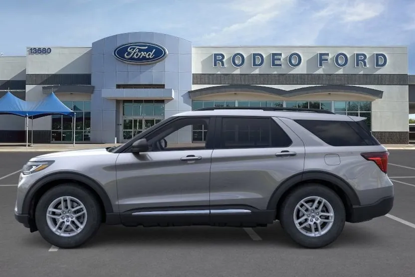 2025 Ford Explorer photo 1