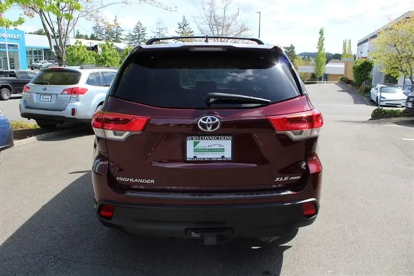 2017 Toyota Highlander XLE photo 1