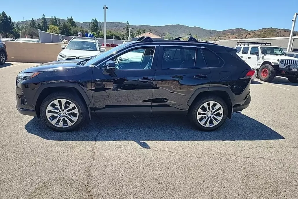 2024 Toyota RAV4 XLE Premium photo 1