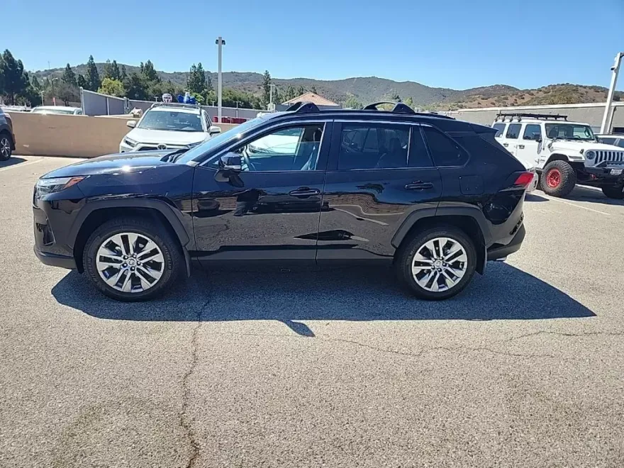 2024 Toyota RAV4 XLE Premium photo 1