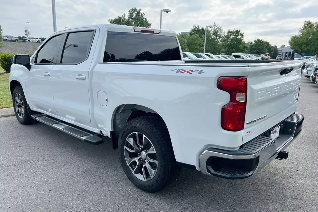 2023 Chevrolet Silverado 1500 LT photo 1