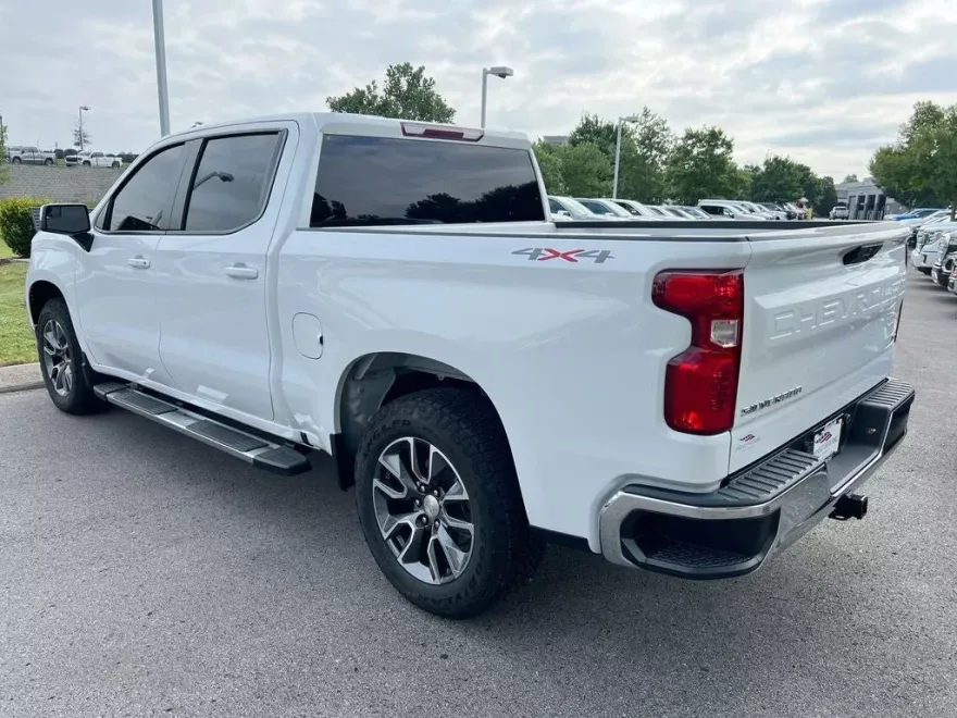2023 Chevrolet Silverado 1500 LT photo 1