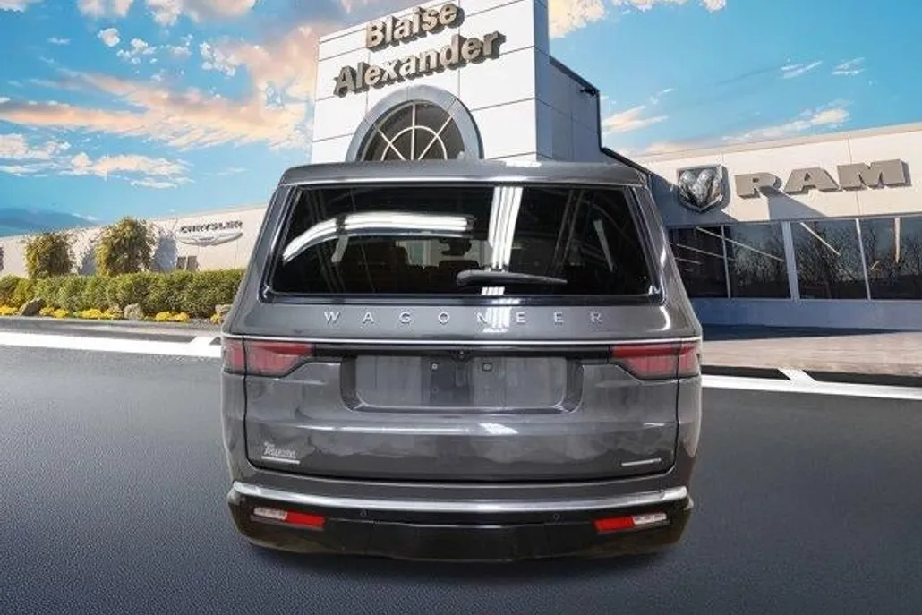 2023 Jeep Wagoneer Series III photo 1