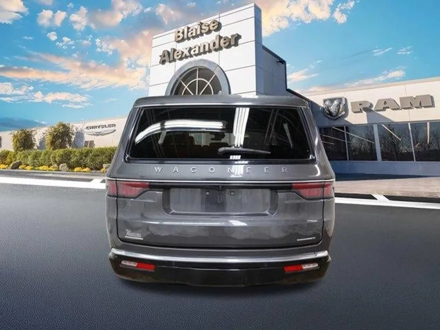 2023 Jeep Wagoneer Series III photo 1
