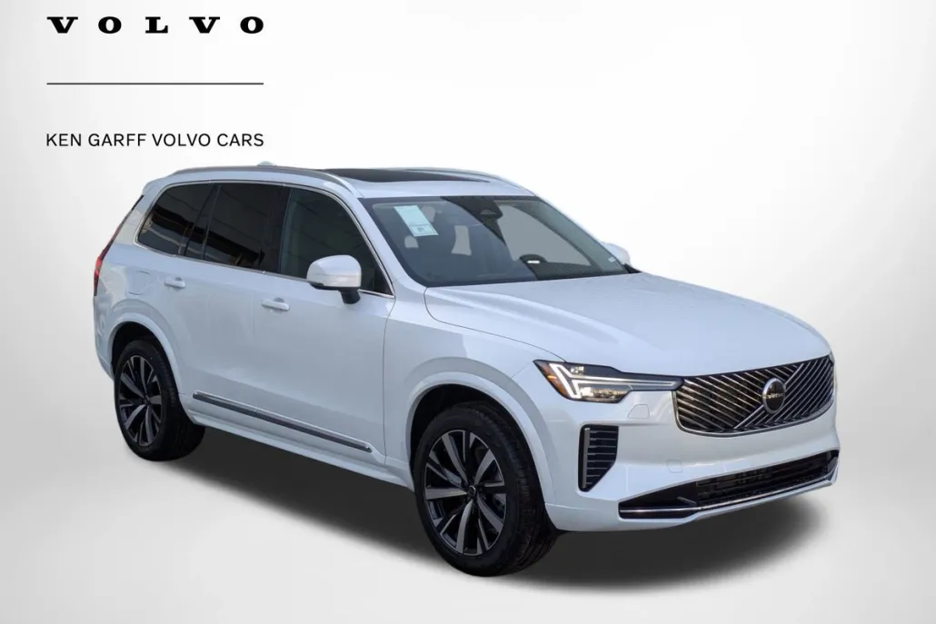 2025 Volvo XC90 Core photo 1