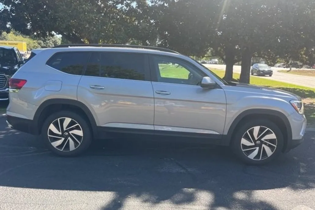 2024 Volkswagen Atlas SE Technology photo 1