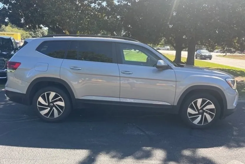 2024 Volkswagen Atlas SE Technology photo 1